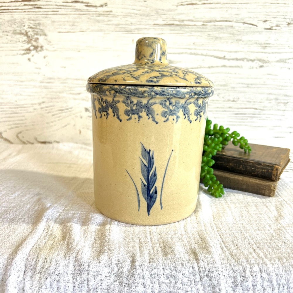 Robinson ransbottom 1 quart high jar lidded pottery